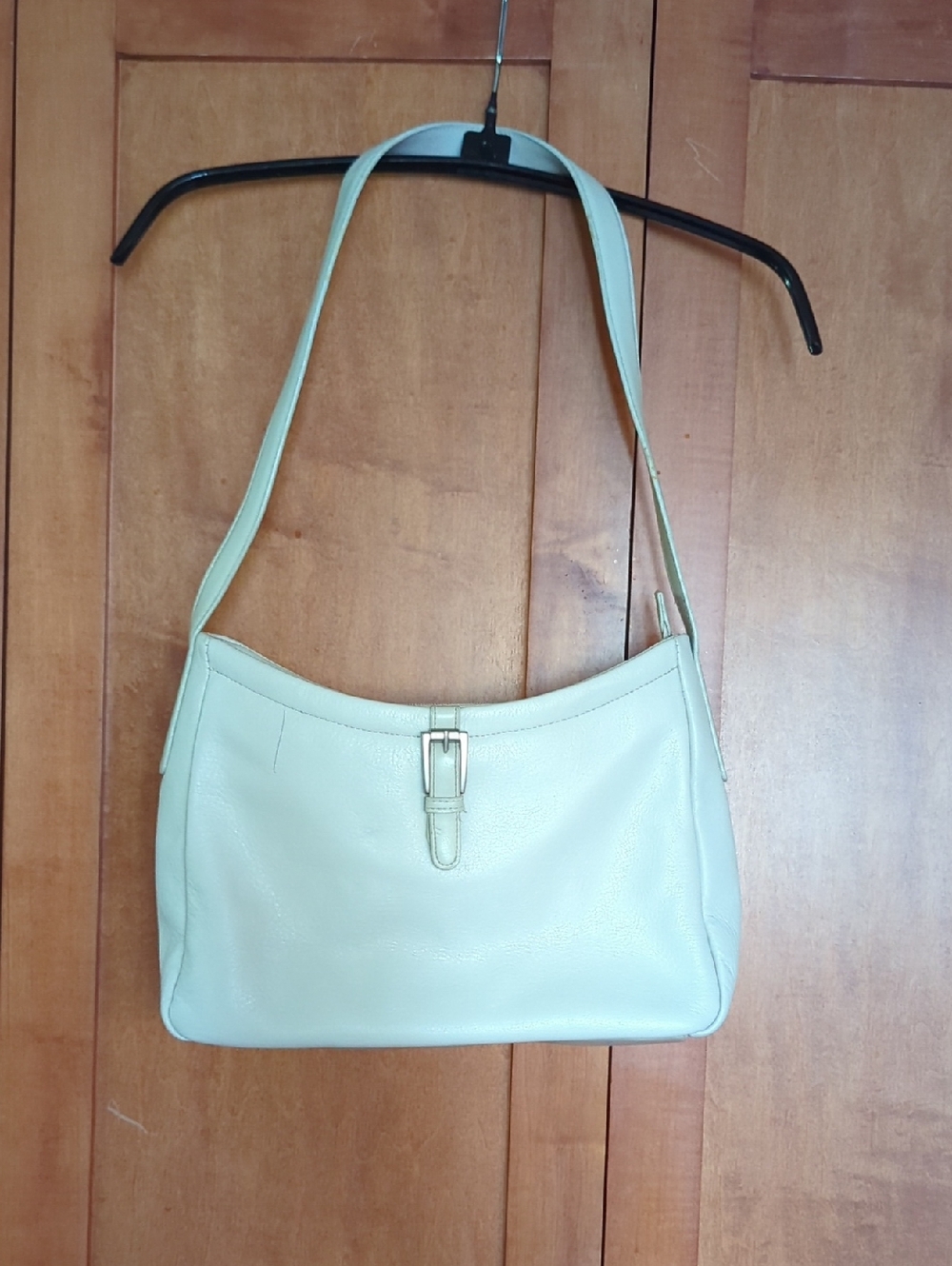 Giani Bernini Cream Leather Shoulder Bag with Buckle